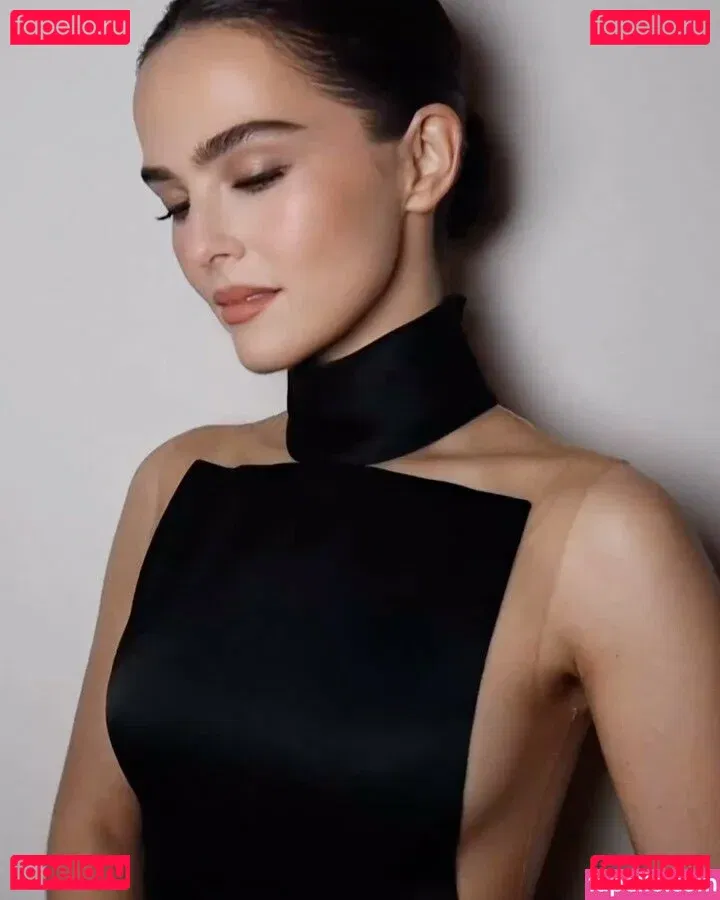 Zoey Deutch Onlyfans Photo Gallery 