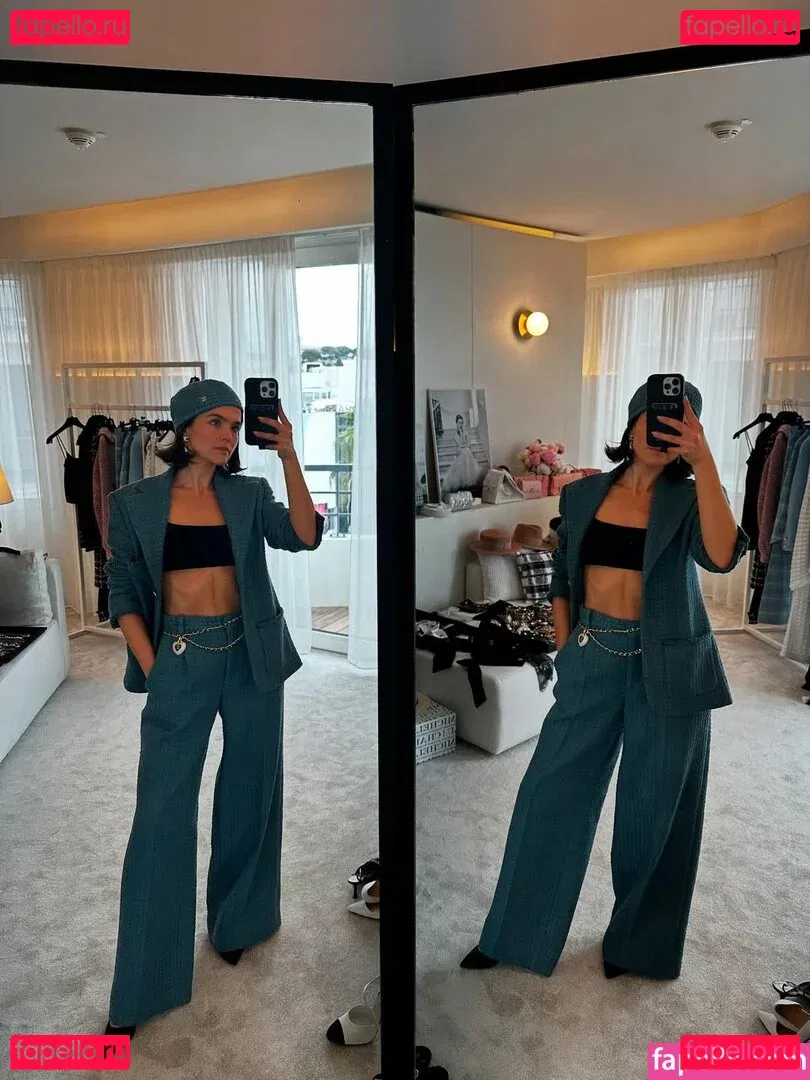 Zoey Deutch Onlyfans Photo Gallery 