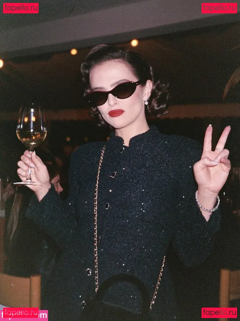 Zoey Deutch Onlyfans Photo Gallery 