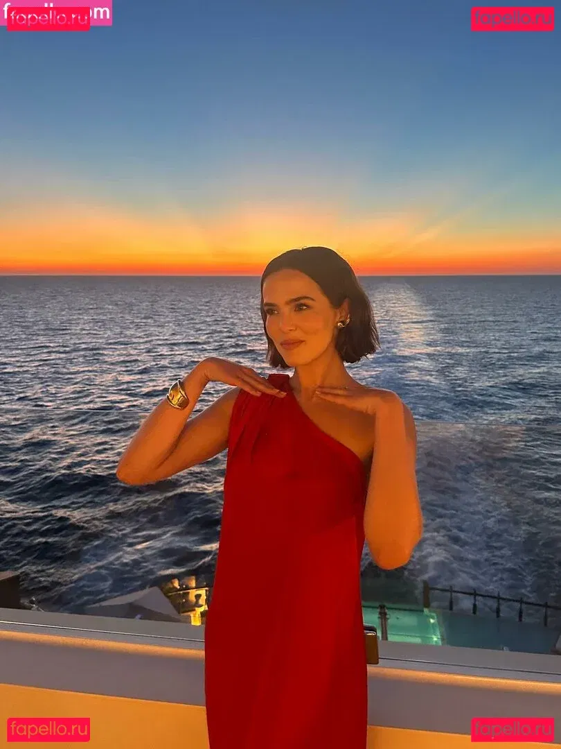 Zoey Deutch Onlyfans Photo Gallery 