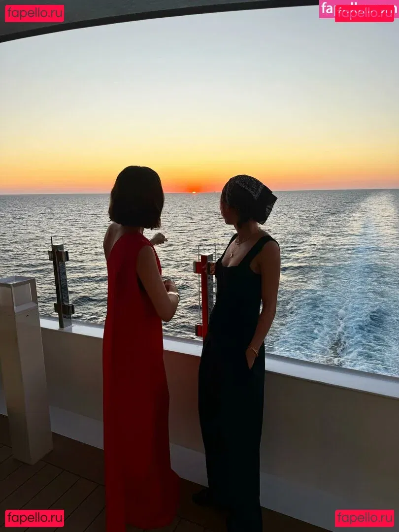 Zoey Deutch Onlyfans Photo Gallery 