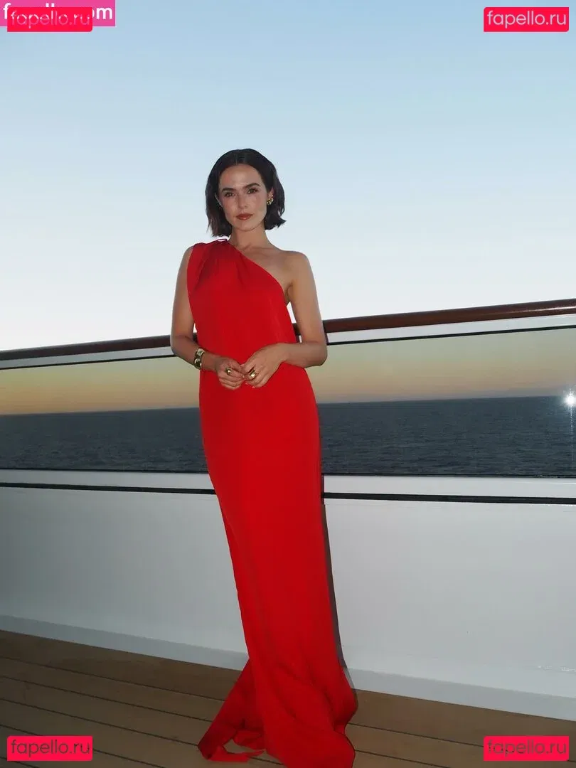 Zoey Deutch Onlyfans Photo Gallery 