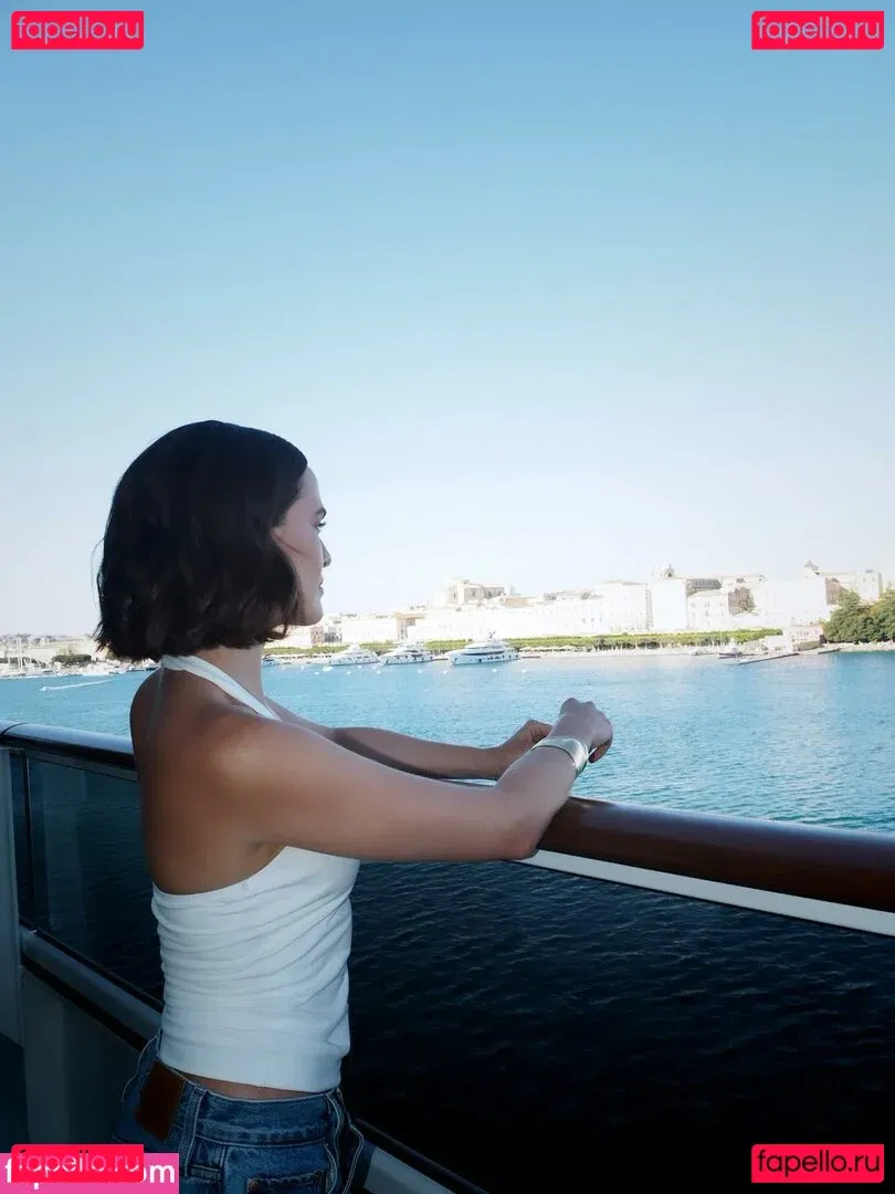 Zoey Deutch Onlyfans Photo Gallery 