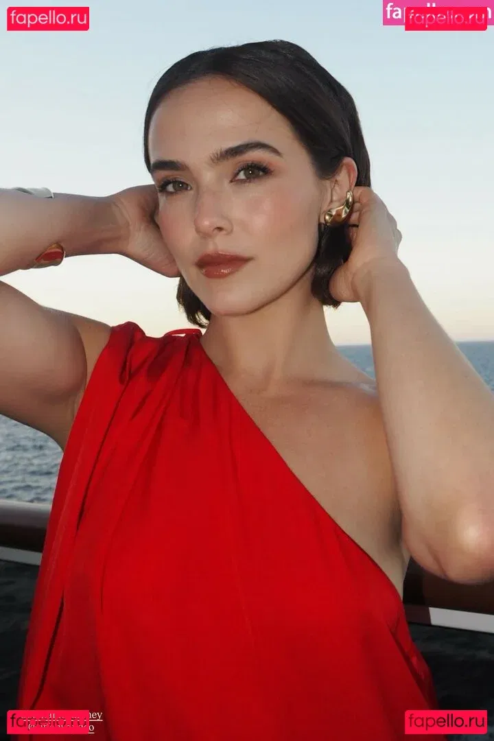 Zoey Deutch Onlyfans Photo Gallery 