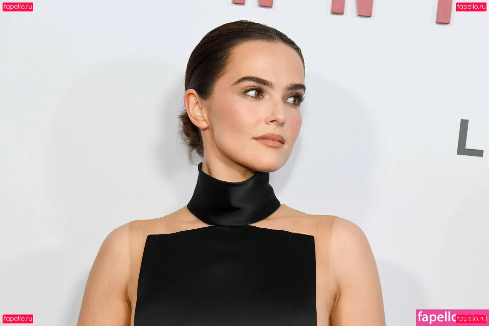 Zoey Deutch Onlyfans Photo Gallery 