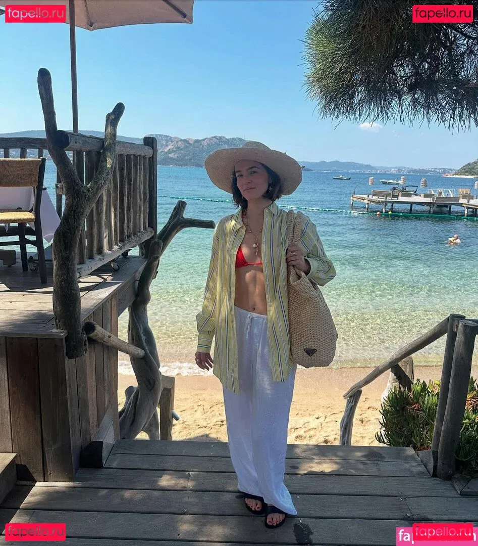 Zoey Deutch Onlyfans Photo Gallery 