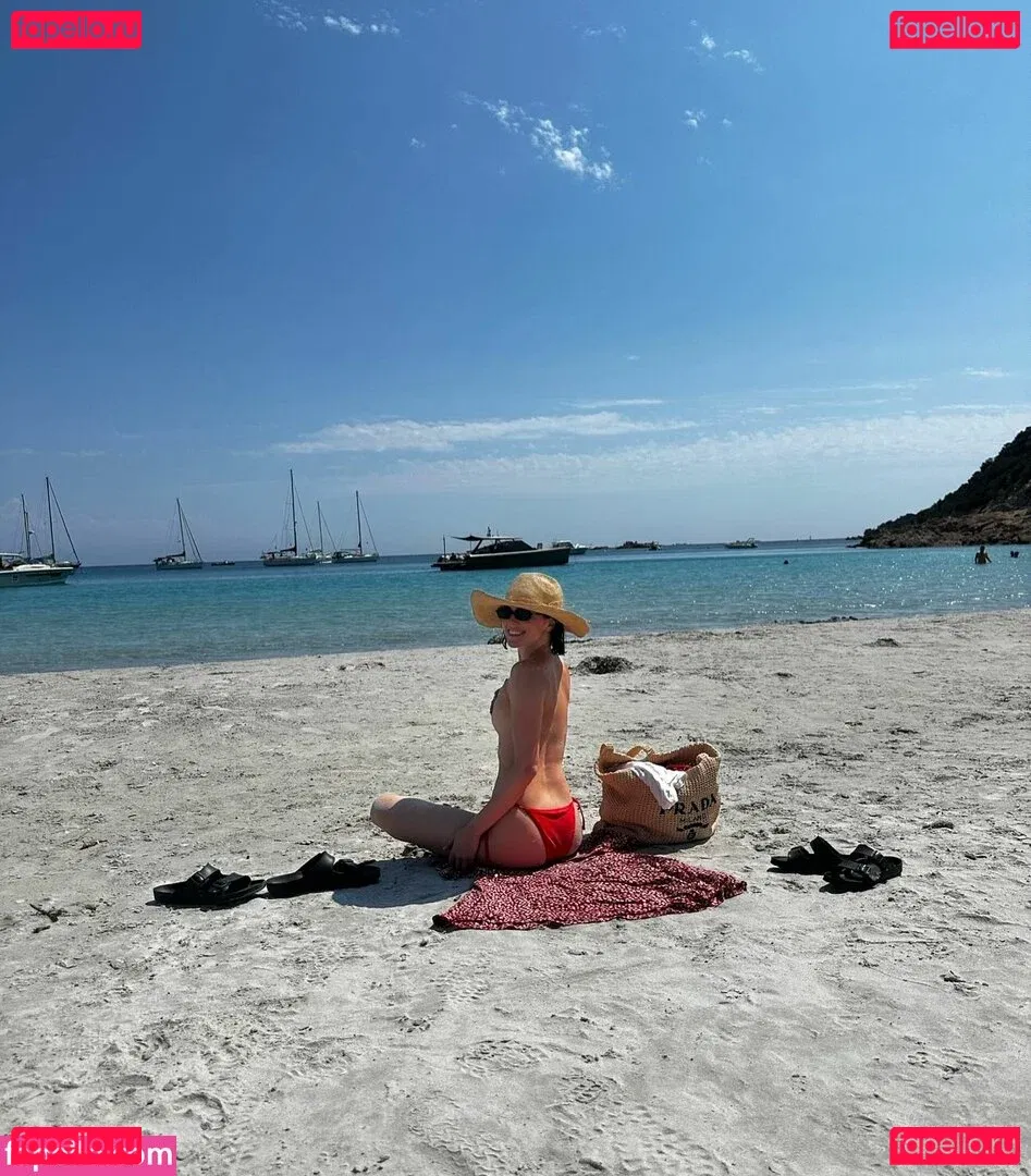 Zoey Deutch Onlyfans Photo Gallery 