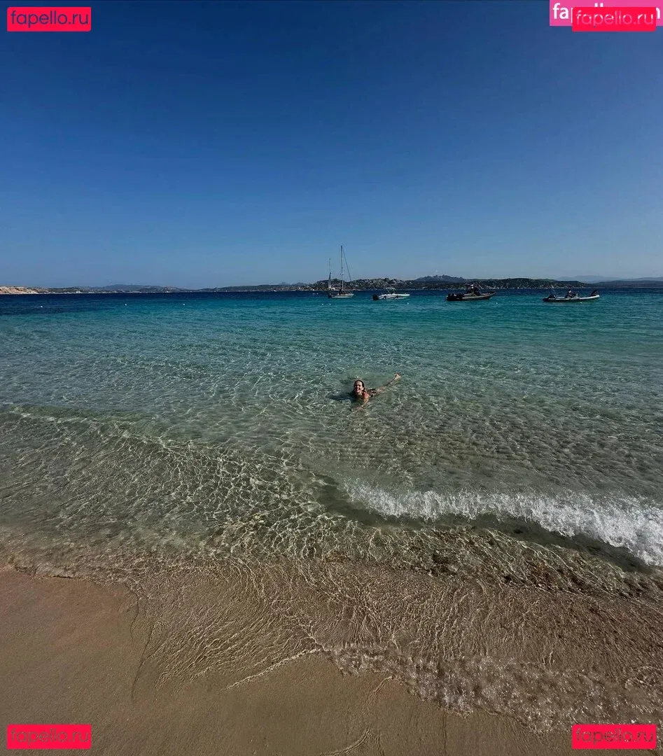 Zoey Deutch Onlyfans Photo Gallery 