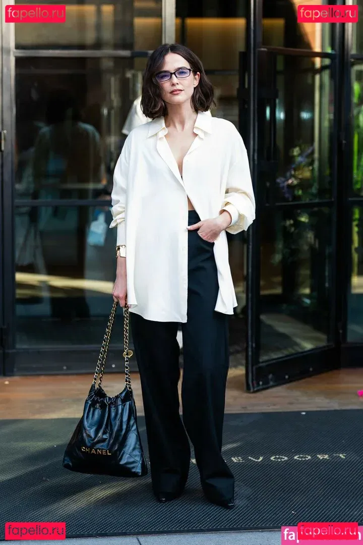 Zoey Deutch Onlyfans Photo Gallery 