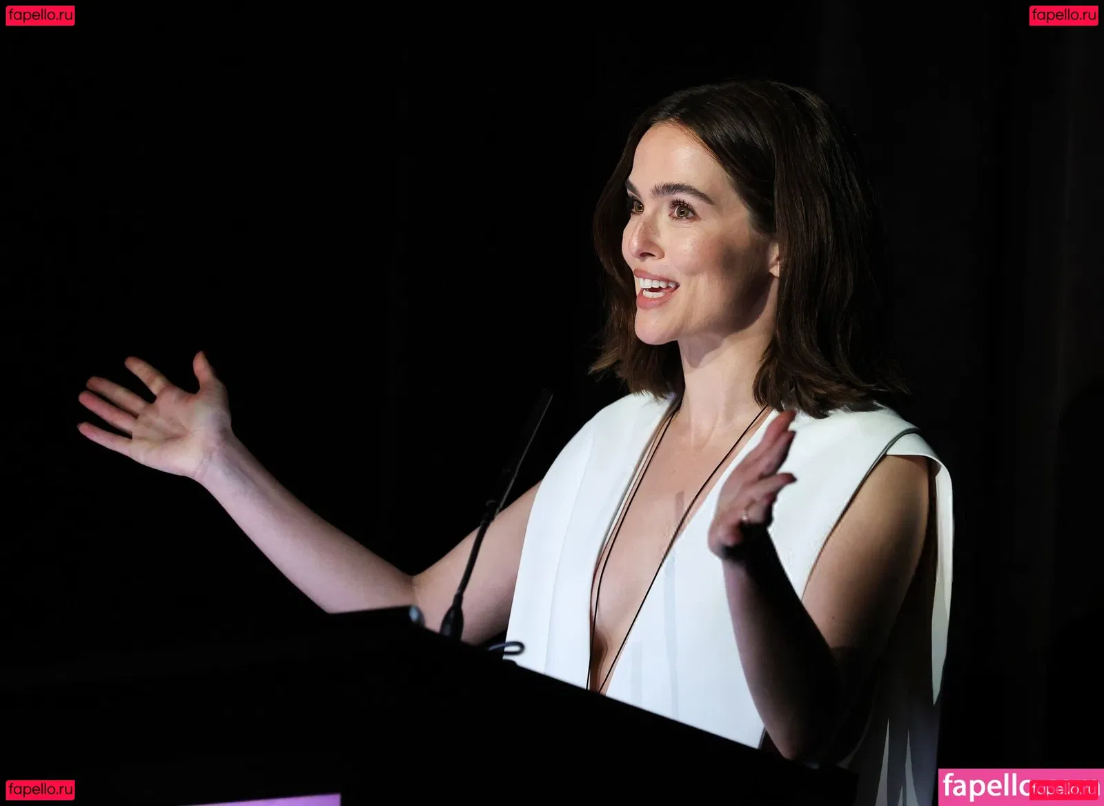 Zoey Deutch Onlyfans Photo Gallery 