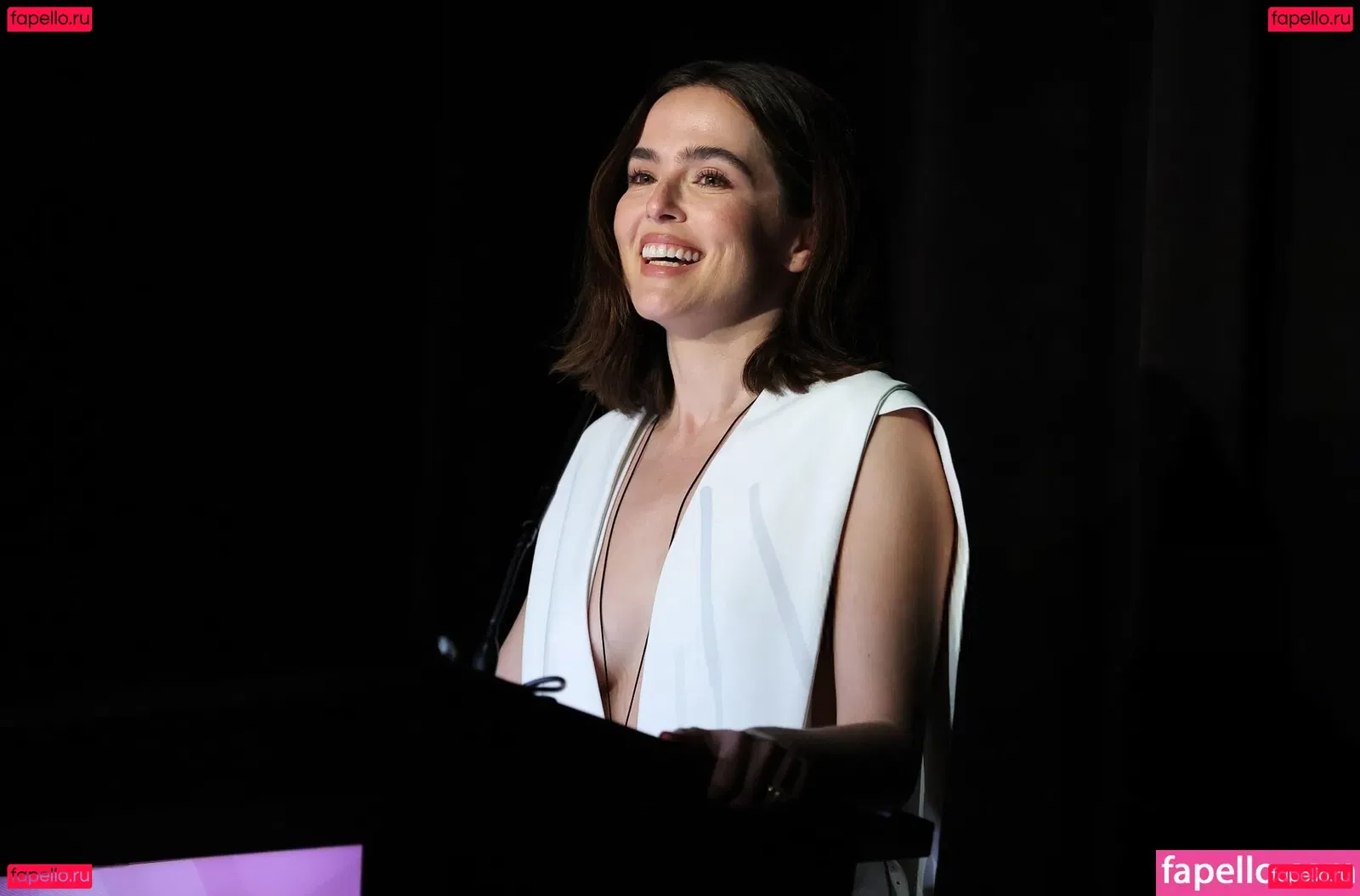 Zoey Deutch Onlyfans Photo Gallery 