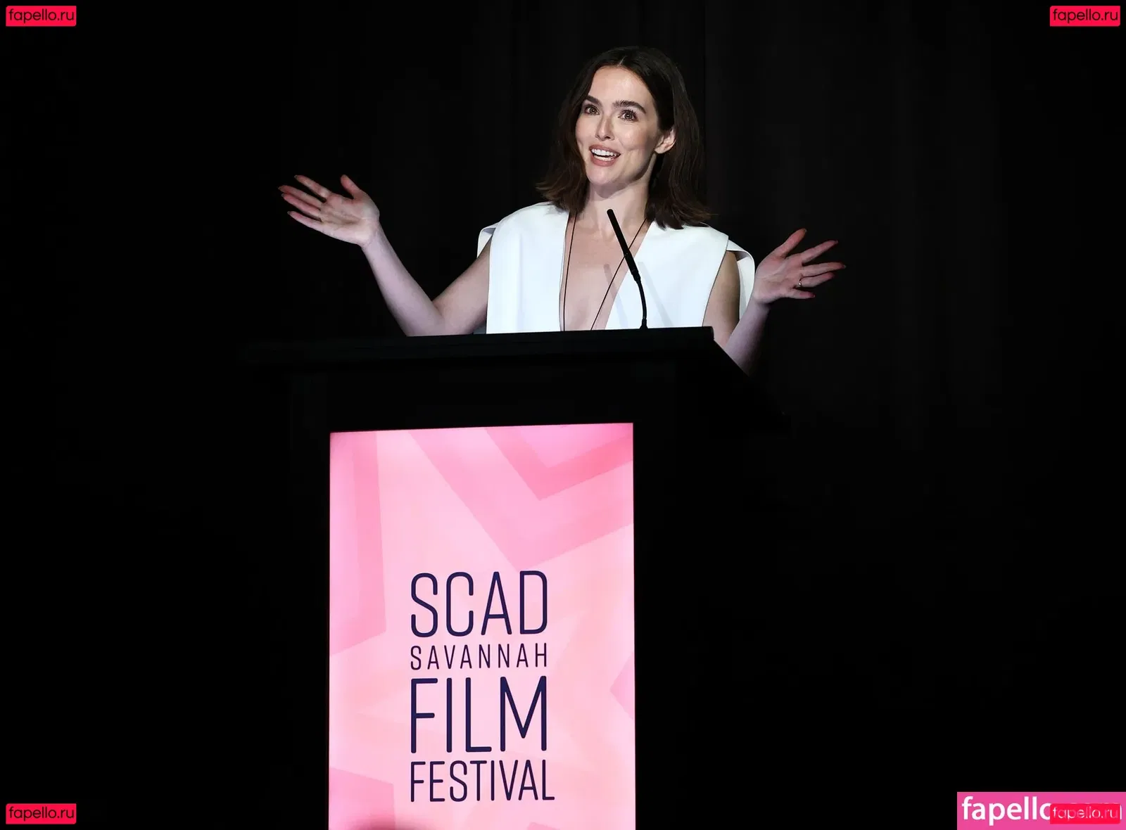 Zoey Deutch Onlyfans Photo Gallery 