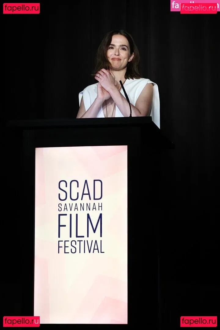 Zoey Deutch Onlyfans Photo Gallery 