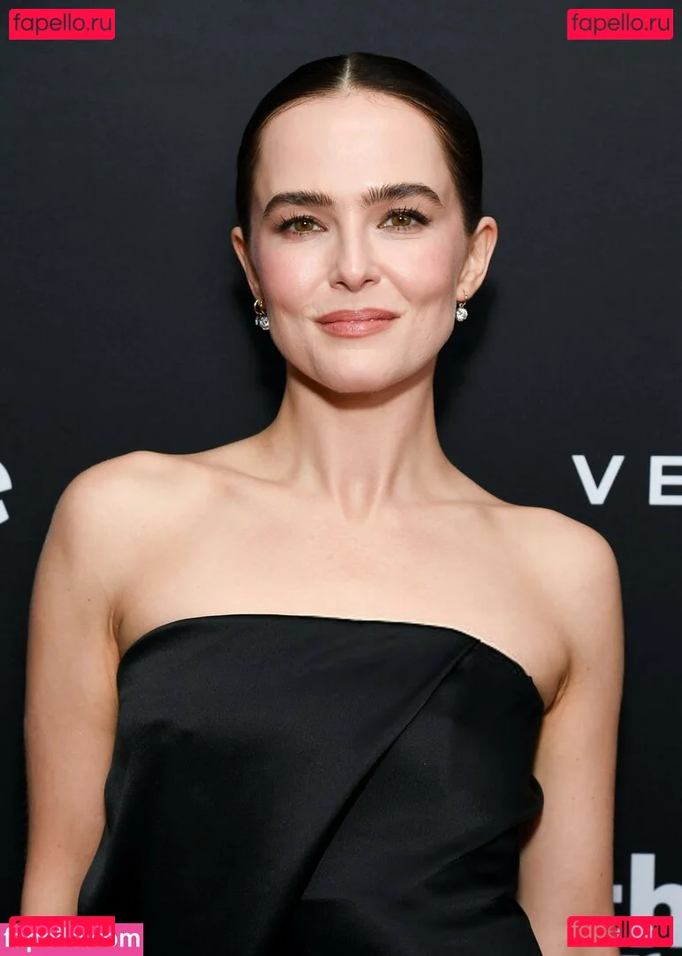 Zoey Deutch Onlyfans Photo Gallery 