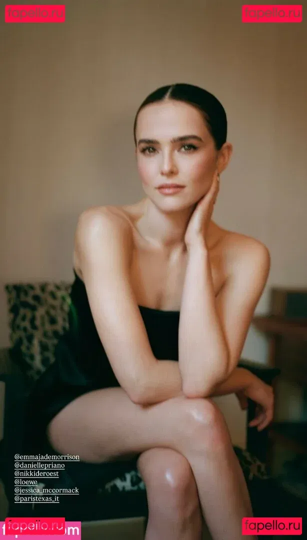 Zoey Deutch Onlyfans Photo Gallery 