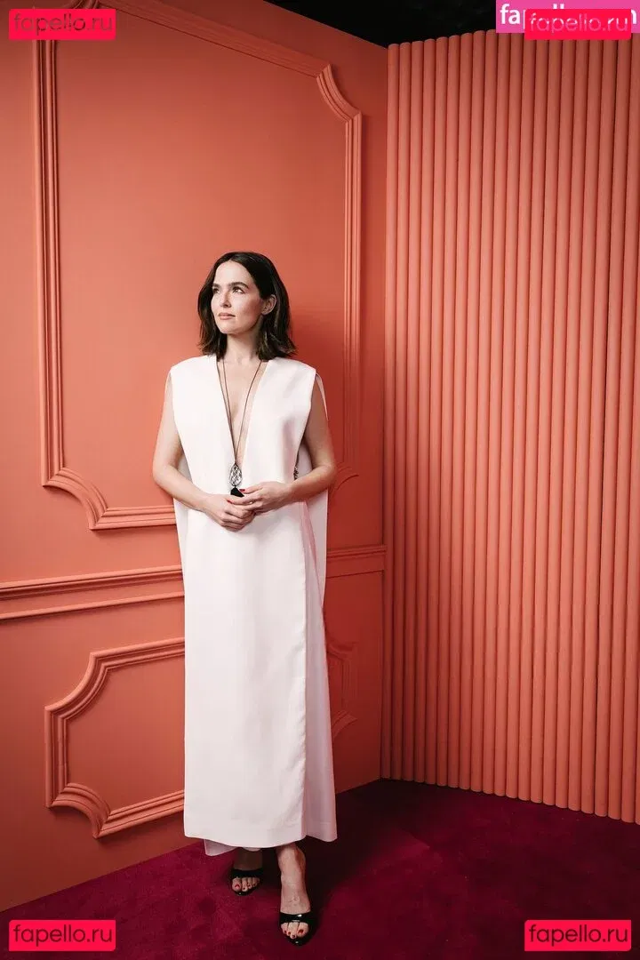 Zoey Deutch Onlyfans Photo Gallery 