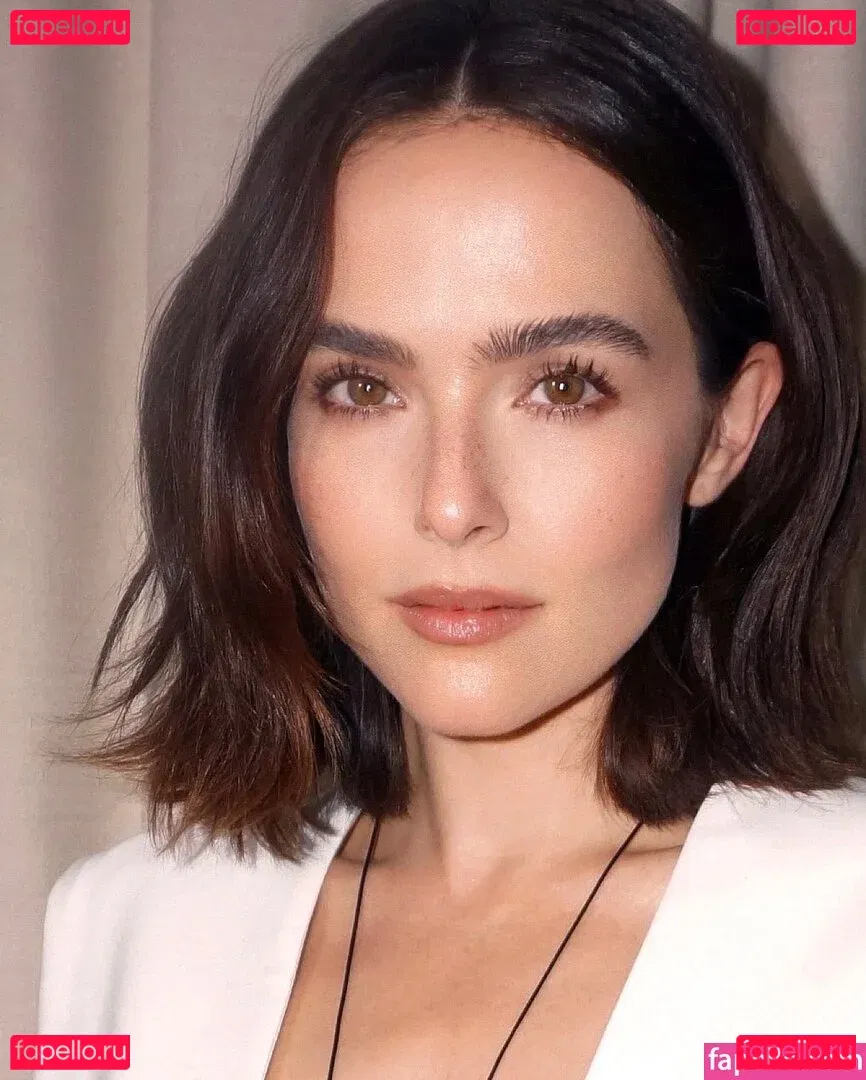 Zoey Deutch Onlyfans Photo Gallery 