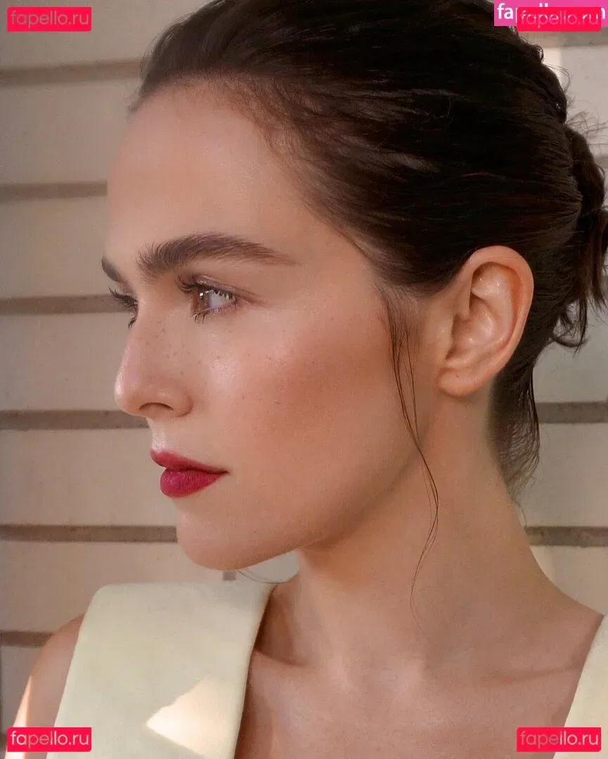 Zoey Deutch Onlyfans Photo Gallery 