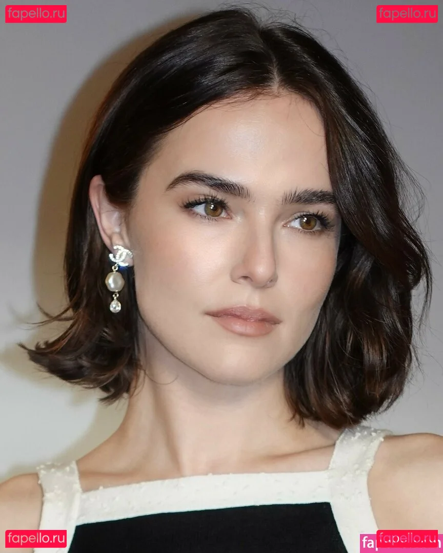 Zoey Deutch Onlyfans Photo Gallery 