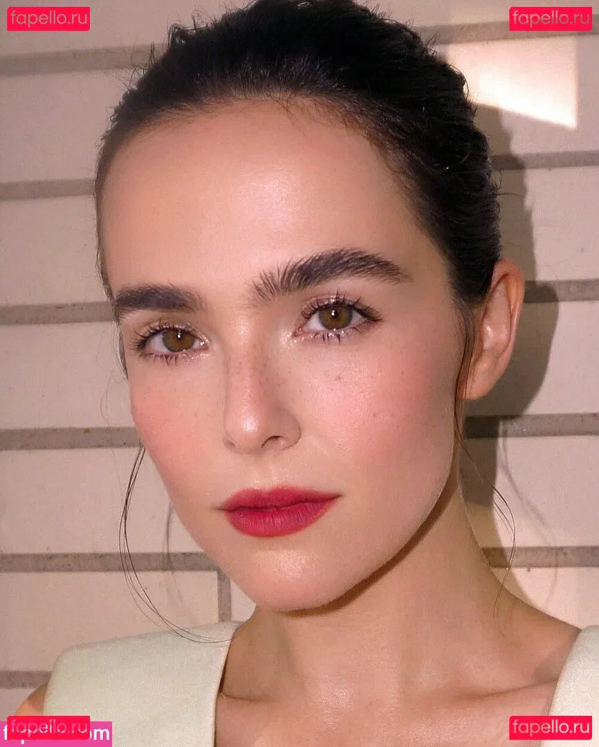 Zoey Deutch Onlyfans Photo Gallery 