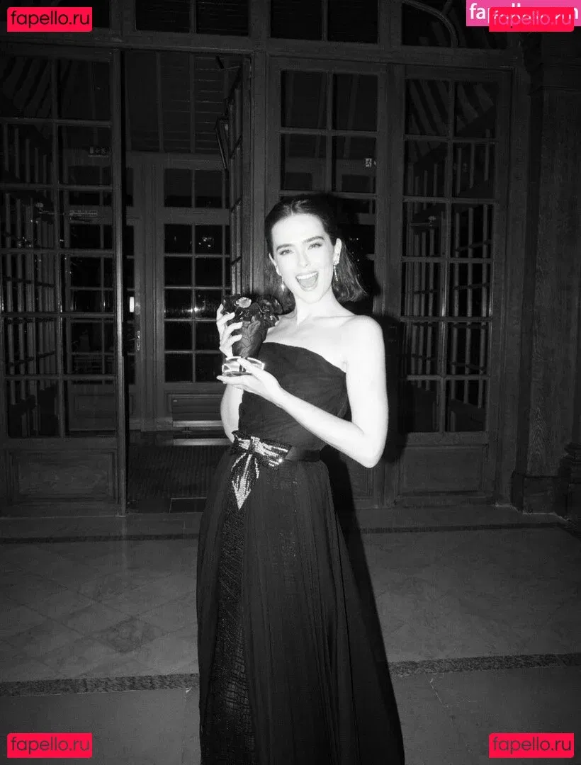 Zoey Deutch Onlyfans Photo Gallery 