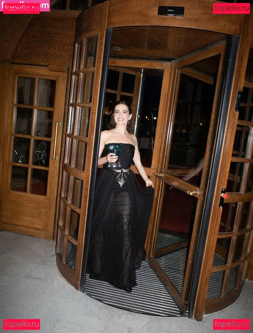 Zoey Deutch Onlyfans Photo Gallery 