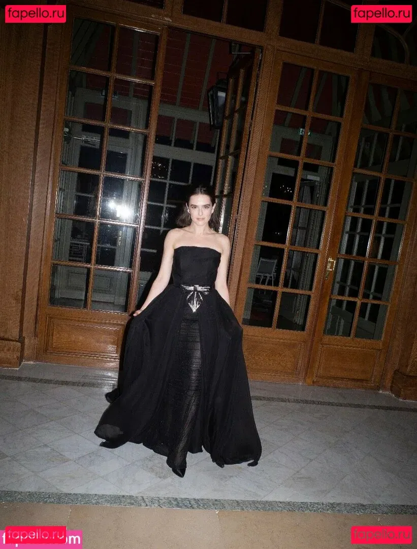 Zoey Deutch Onlyfans Photo Gallery 