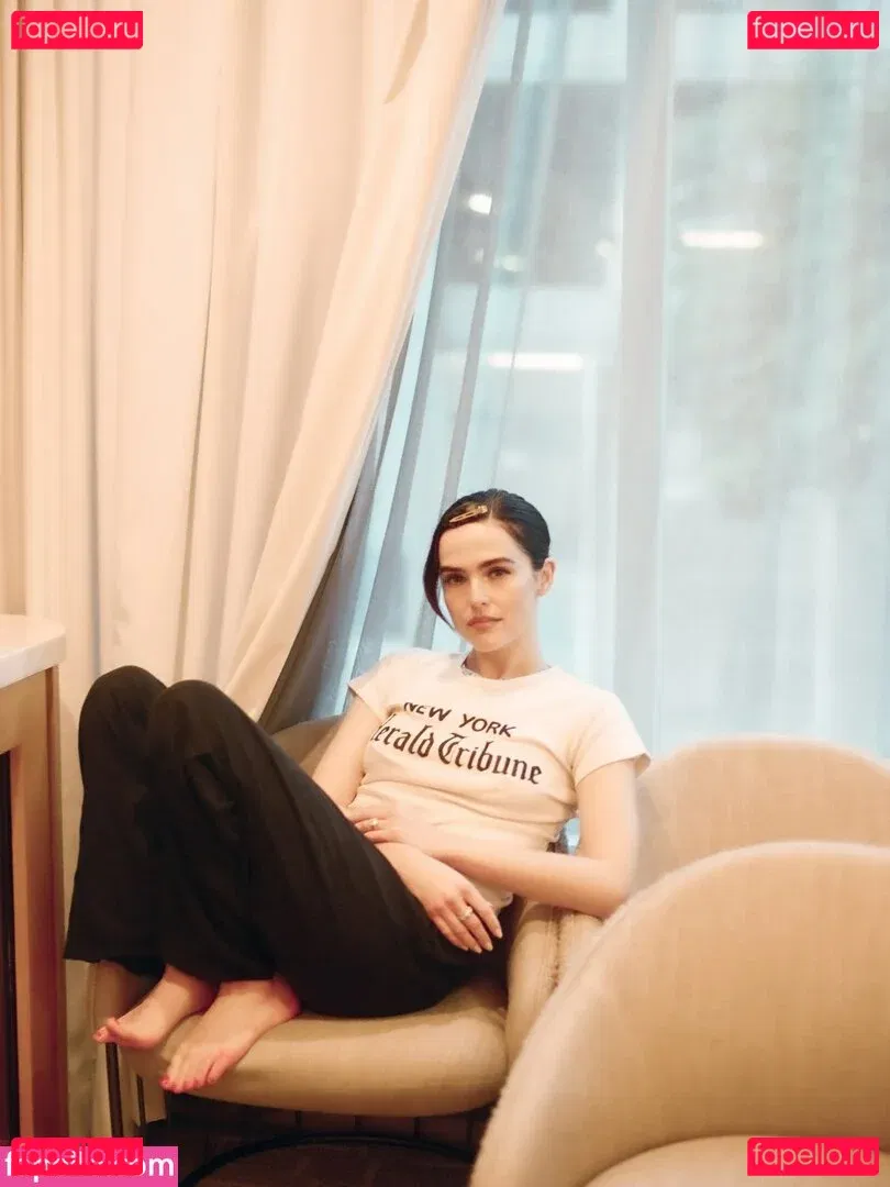 Zoey Deutch Onlyfans Photo Gallery 