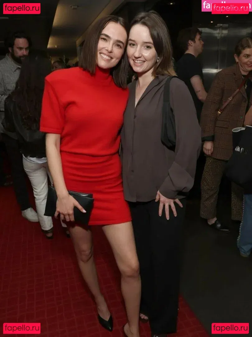 Zoey Deutch Onlyfans Photo Gallery 