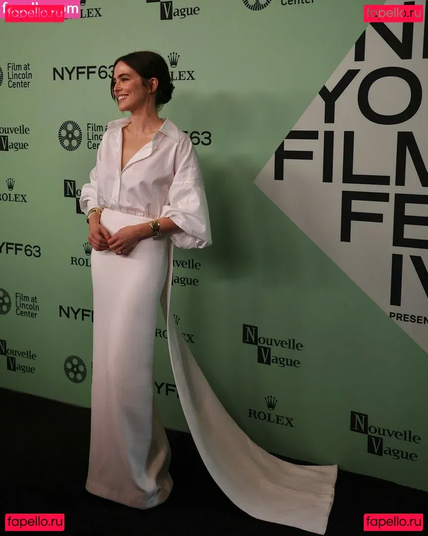 Zoey Deutch Onlyfans Photo Gallery 