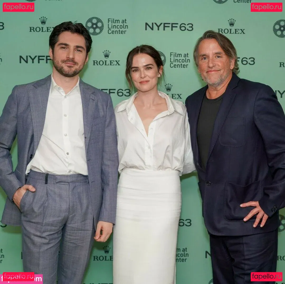 Zoey Deutch Onlyfans Photo Gallery 