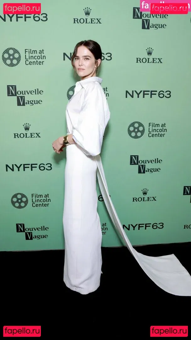 Zoey Deutch Onlyfans Photo Gallery 