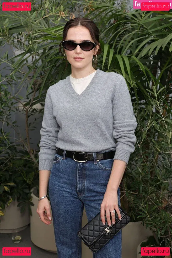 Zoey Deutch Onlyfans Photo Gallery 