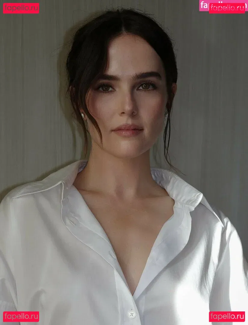 Zoey Deutch Onlyfans Photo Gallery 