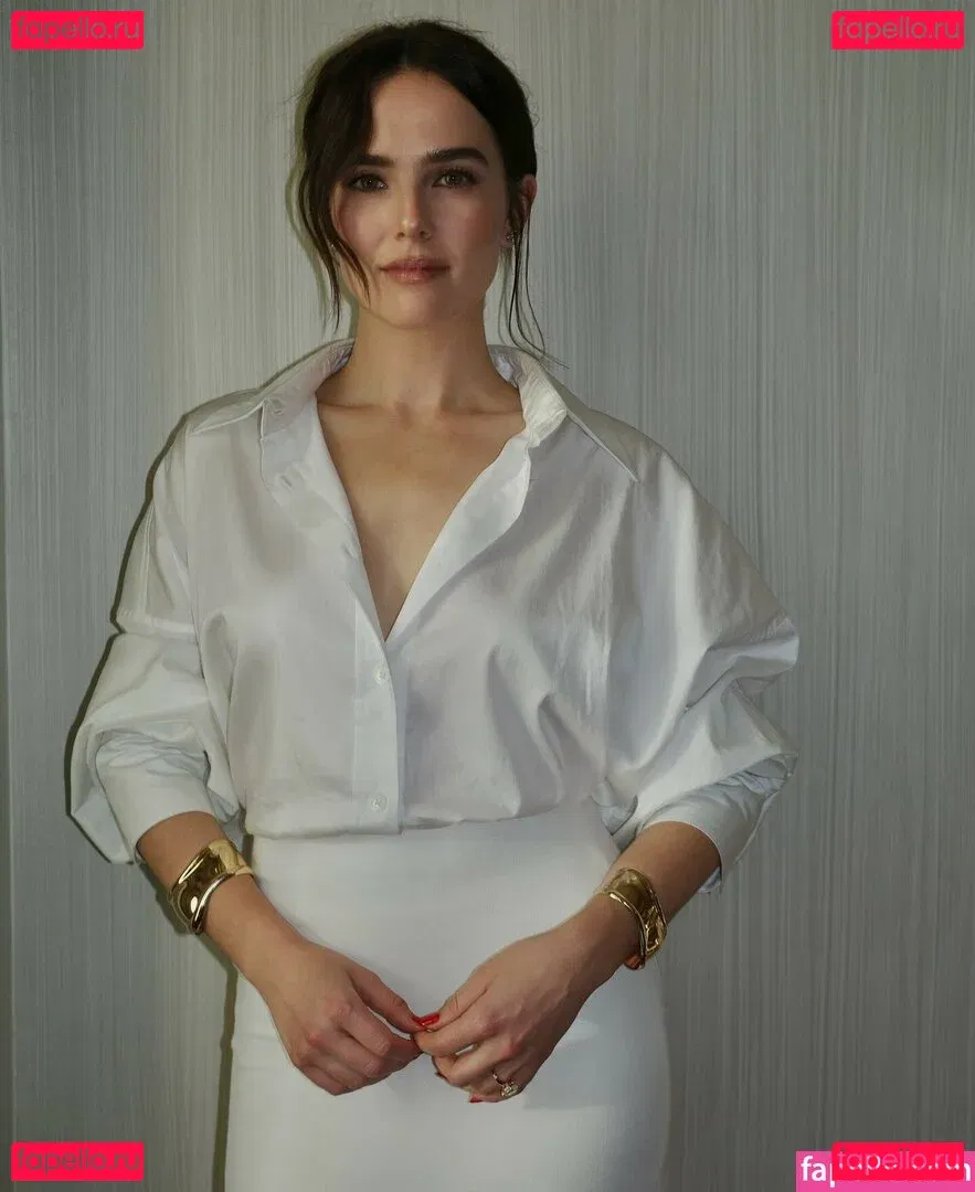 Zoey Deutch Onlyfans Photo Gallery 