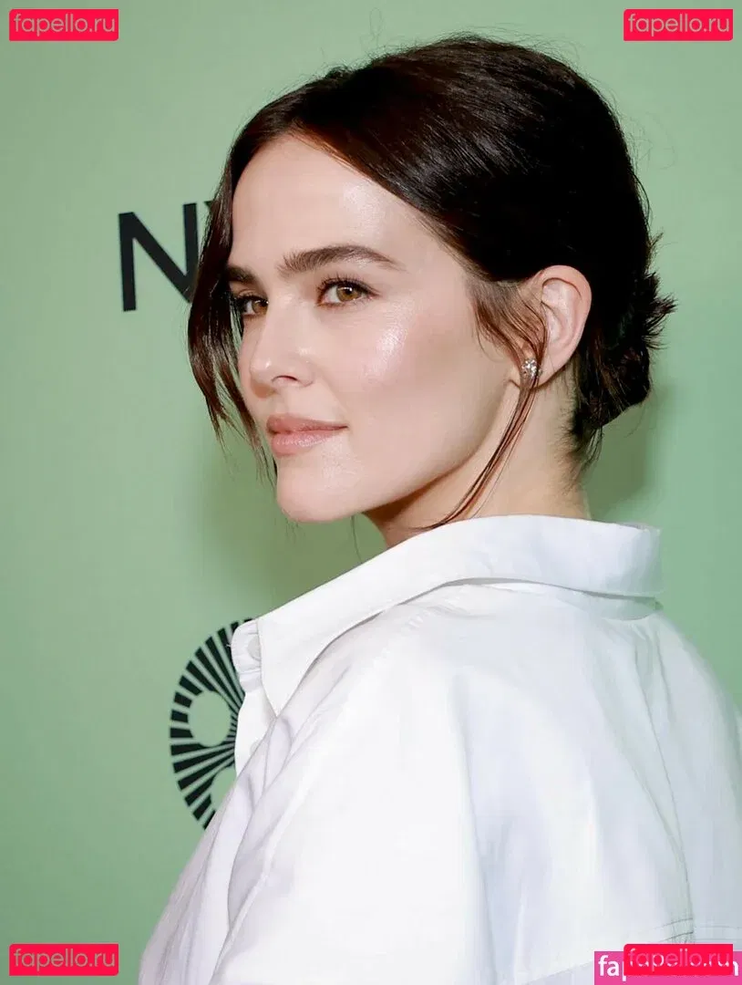 Zoey Deutch Onlyfans Photo Gallery 
