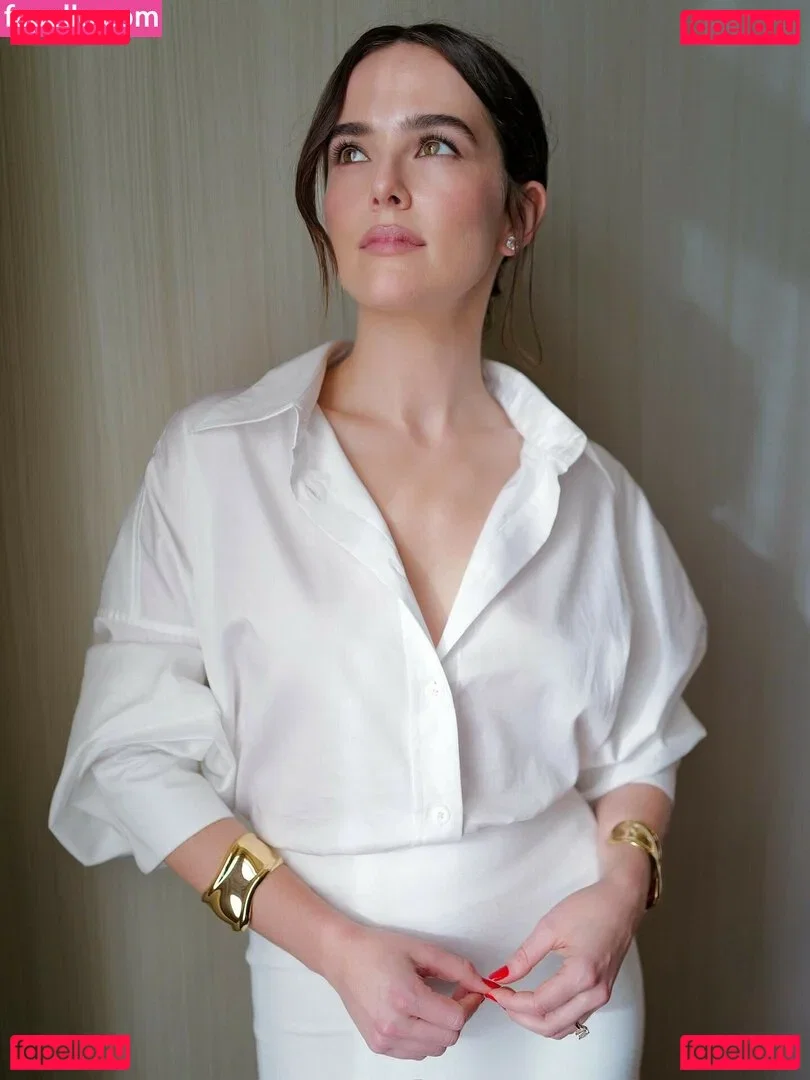 Zoey Deutch Onlyfans Photo Gallery 