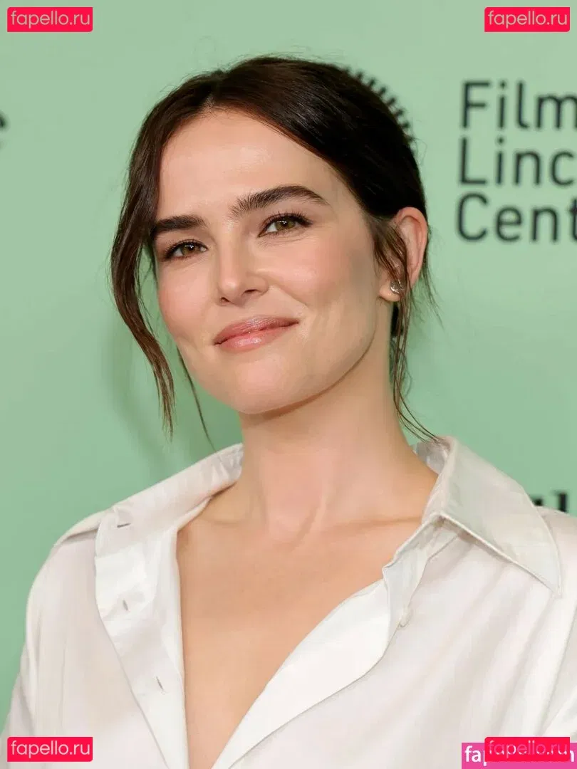 Zoey Deutch Onlyfans Photo Gallery 