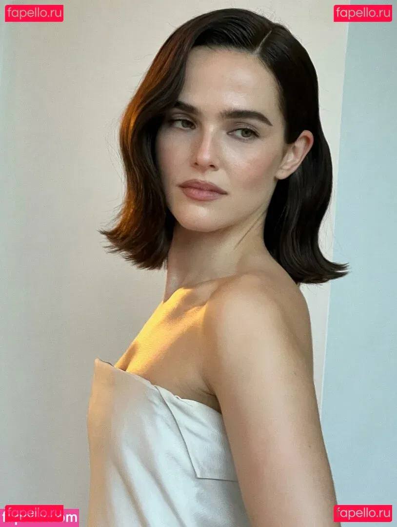 Zoey Deutch Onlyfans Photo Gallery 