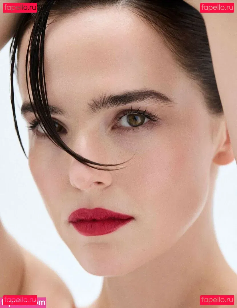 Zoey Deutch Onlyfans Photo Gallery 