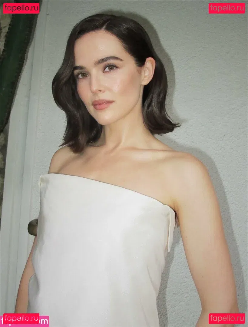 Zoey Deutch Onlyfans Photo Gallery 
