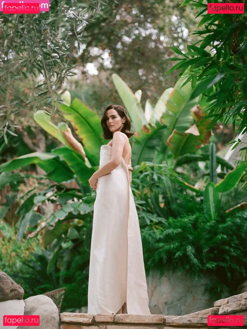 Zoey Deutch Onlyfans Photo Gallery 