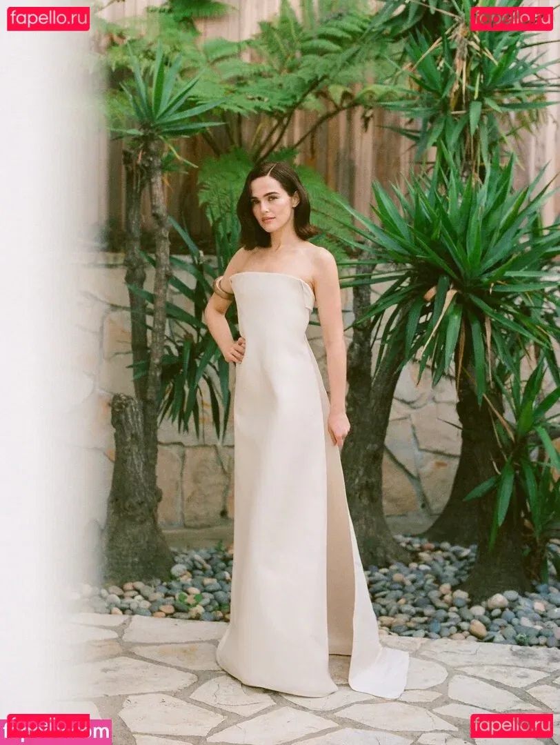 Zoey Deutch Onlyfans Photo Gallery 