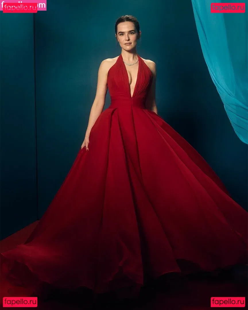 Zoey Deutch Onlyfans Photo Gallery 