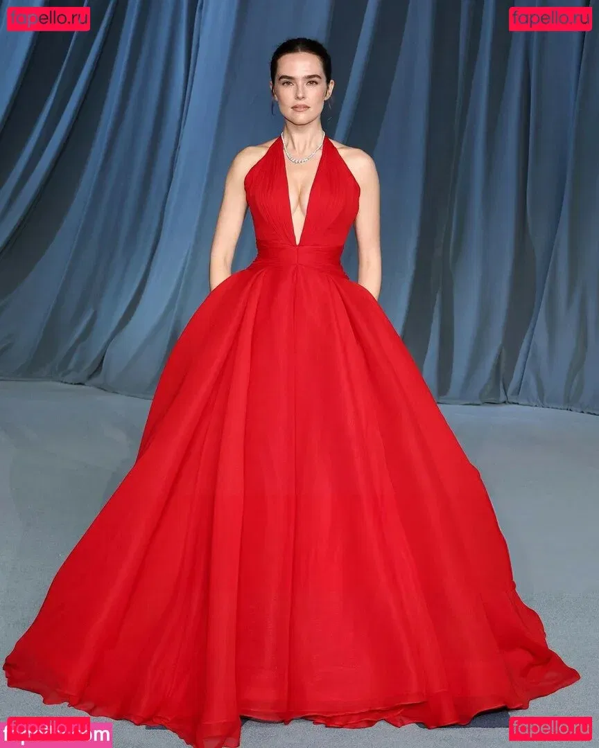 Zoey Deutch Onlyfans Photo Gallery 