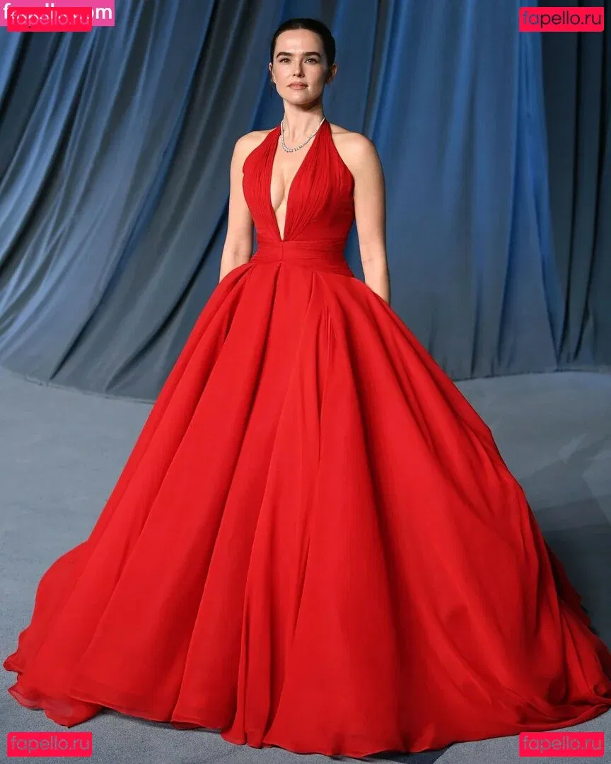 Zoey Deutch Onlyfans Photo Gallery 