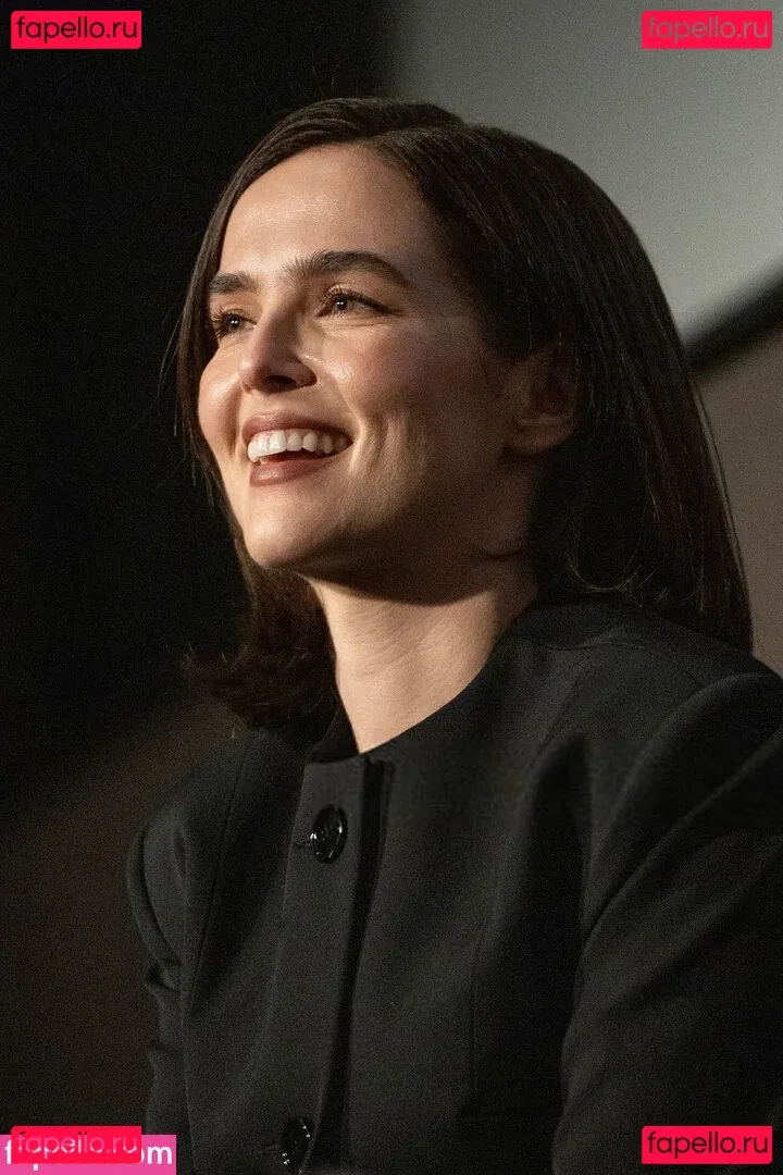 Zoey Deutch Onlyfans Photo Gallery 