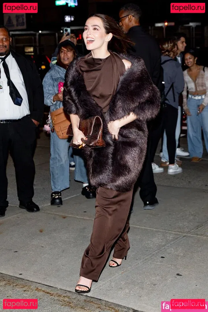 Zoey Deutch Onlyfans Photo Gallery 