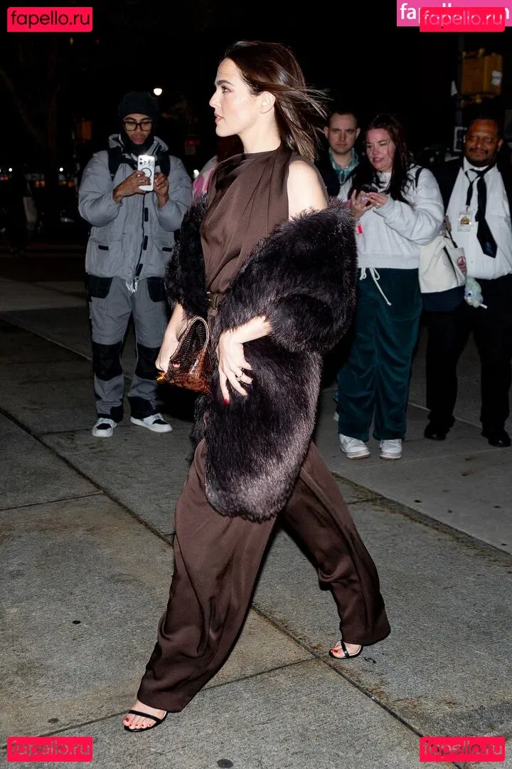 Zoey Deutch Onlyfans Photo Gallery 