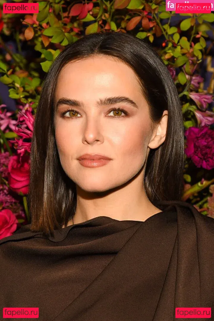 Zoey Deutch Onlyfans Photo Gallery 